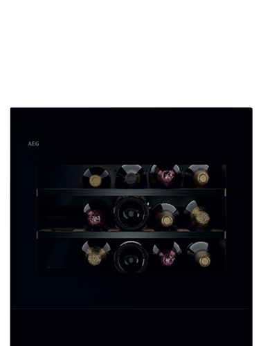AEG NKW8P21KAB 45 CM 2 hylle i tre full bredde + 1 plasthylle AEG NKW8P21KAB 45 CM 2 hylle i tre full bredde + 1 plasthylle